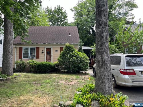 842 Grant Ave, Maywood, NJ, 07607-1716 | Card Image