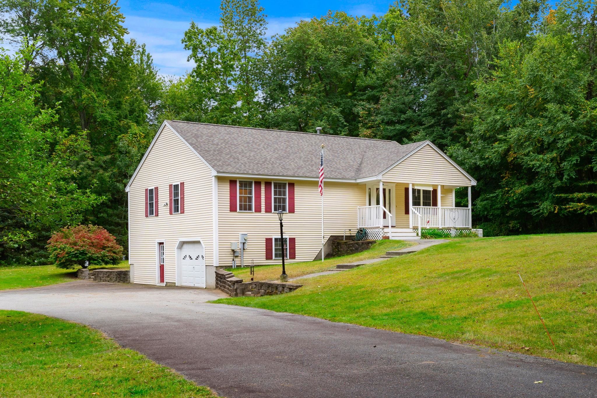 Moulton Dr, East Hampstead, NH 03826