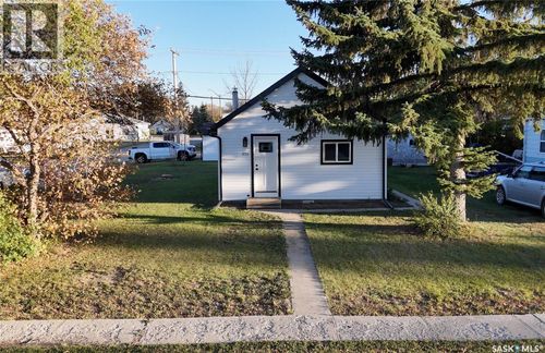 212 Garfield St, Davidson, SK, S0G1A0 | Card Image