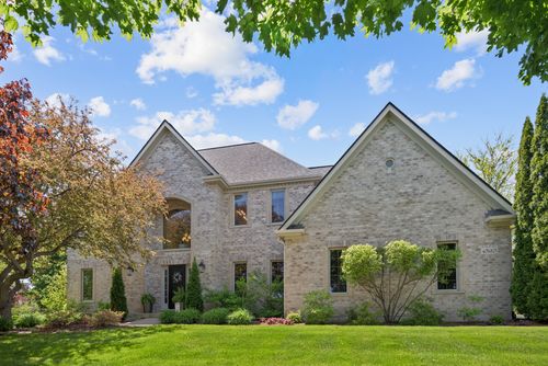 40W675 Stonebriar Ln, Elgin, IL, 60124-8162 | Card Image