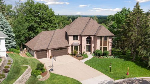 685 Valley View Ct, Shoreview, MN, 55126-2318 | Card Image