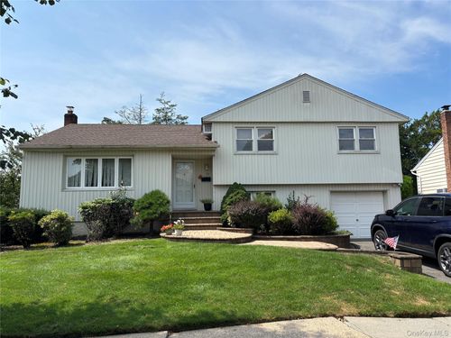 33 Burton Ave, Plainview, NY, 11803-6219 | Card Image