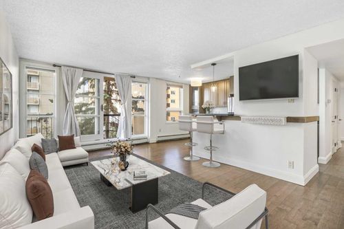 {{alt}} | Card Image