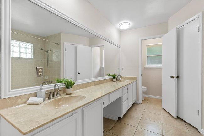 The ensuite bath is a true highlight, featuring a dual vanity for added convenience and a large soaking tub for the ultimate relaxation | Image 13