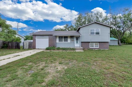 400 Hickory Ln, Valley Center, KS, 67147-2440 | Card Image