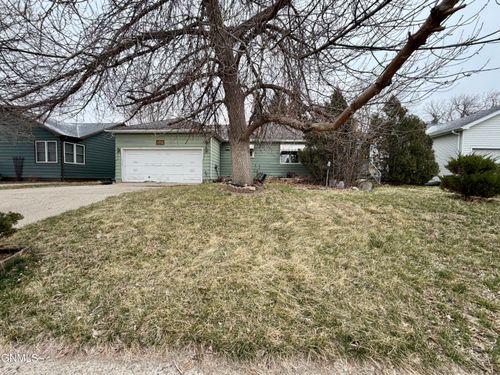 1130 2nd Ave E, Williston, ND, 58801-4303 | Card Image