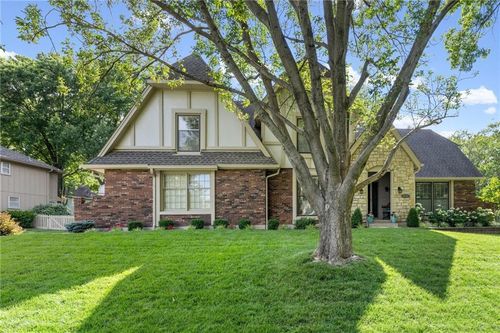 11920 Windsor Dr, Leawood, KS, 66209-1126 | Card Image