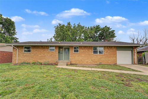 704 Brentwood Rd, Bartlesville, OK, 74003-1409 | Card Image