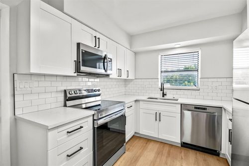 apt-2-300 S Nimbus Ave, CLEARWATER, FL, 33765-3732 | Card Image
