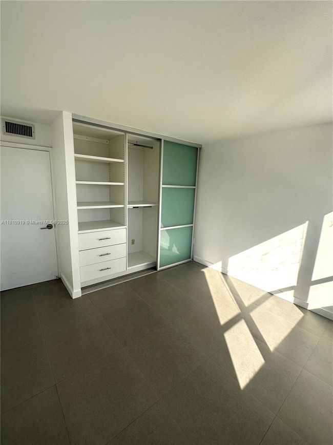 APT-1504 - 11 Island Ave, Condo with 2 bedrooms, 2 bathrooms and null parking in Miami Beach FL | Image 9