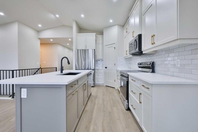 112 E 300 S, House other with 2 bedrooms, 2 bathrooms and 4 parking in Raymond AB | Image 6