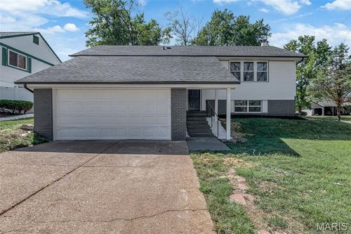 5226 Suntrail Dr, Black Jack, MO, 63033-4423 | Card Image