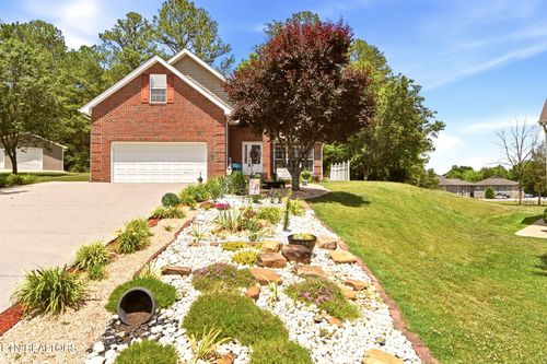 221 Sweet Gum Ln, Oak Ridge, TN, 37830-5667 | Card Image