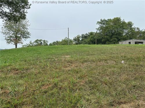 105 Chase Ln, Point Pleasant, WV, 25550-4318 | Card Image