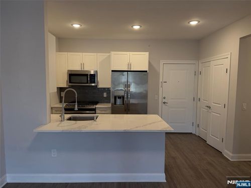40 Park Ave, Park Ridge, NJ, 07656-1454 | Card Image