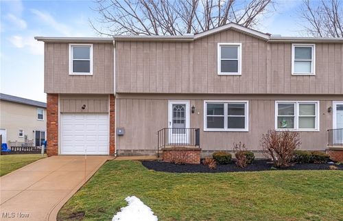 8-6824 Kirkwood Dr, Mentor, OH, 44060-4206 | Card Image