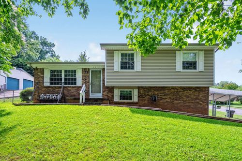8979 Hensley Rd, Hixson, TN, 37343-1571 | Card Image