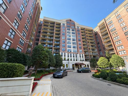 208-p052-55 W Delaware Pl, Chicago, IL, 60610-6086 | Card Image