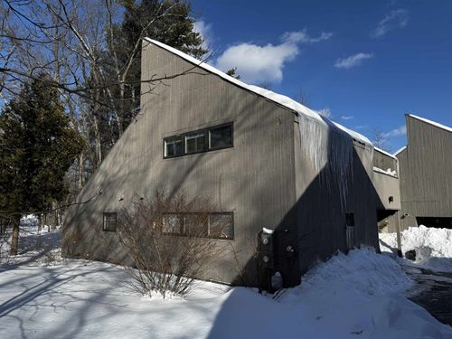 33-111 Coburn Ave, Nashua, NH, 03063-2809 | Card Image