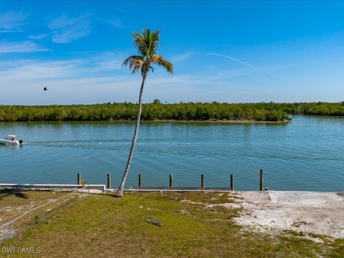 108 East Ct, GOODLAND, FL, 34140 | Card Image