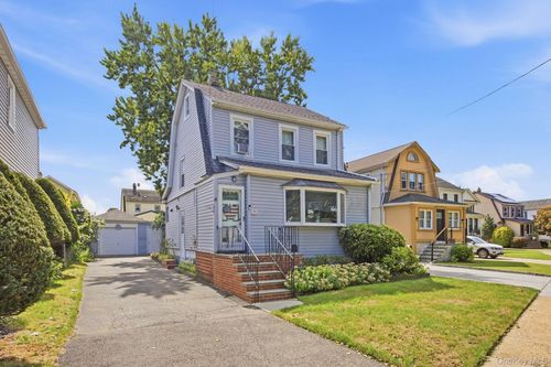 27 South Drive, Hempstead, NY, 11581 | Card Image