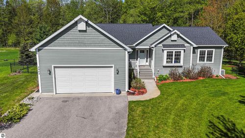 5982 Village Dr, Traverse City, MI, 49685-7916 | Card Image