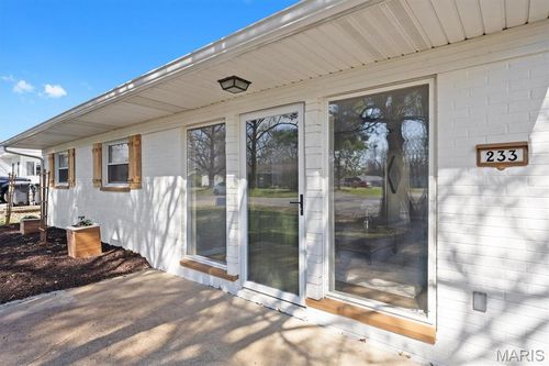 233 Sunset Dr, Belleville, IL, 62223-2917 | Card Image