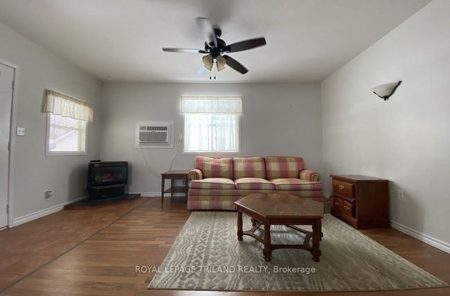2 - 9951 Northville Cres, Home with 2 bedrooms, 1 bathrooms and 2 parking in Thedford ON | Image 7