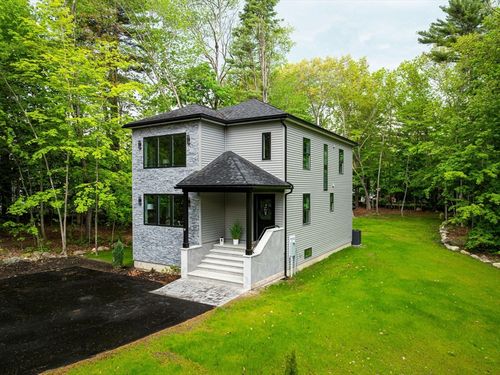 9 Trues Pkwy, Sandown, NH, 03873-2713 | Card Image