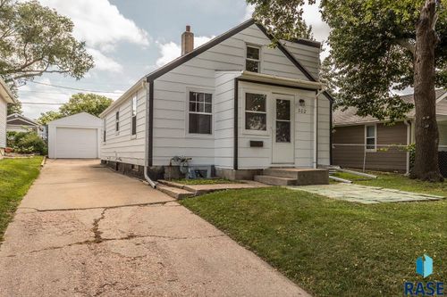 302 S Highland Ave, Sioux Falls, SD, 57103-1850 | Card Image