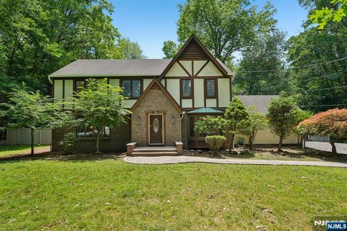 27 Chestnut Ave, Old Tappan, NJ, 07675-7309 | Card Image