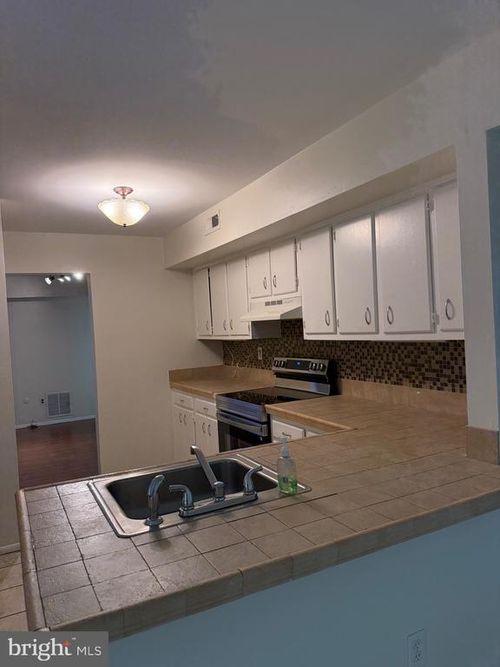 4 Laurel Ct, DEPTFORD, NJ, 08096-2951 | Card Image