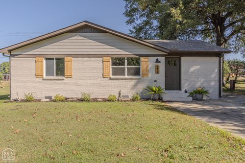 1811 Magnolia Ln, Paragould, AR, 72450-4049 | Card Image