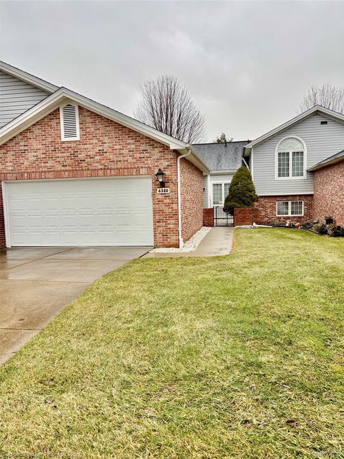 6320 Squire Lake Dr, Flushing, MI, 48433-2381 | Card Image