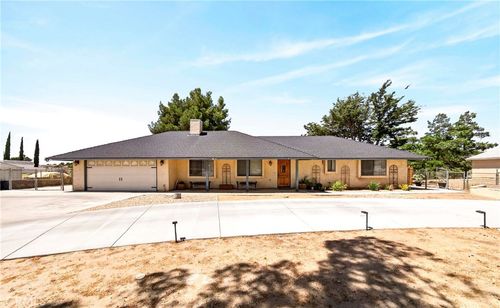 17930 Seaforth St, Hesperia, CA, 92345-7343 | Card Image