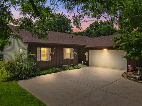 205 Robert St, Watertown, WI, 53098-1613 | Card Image