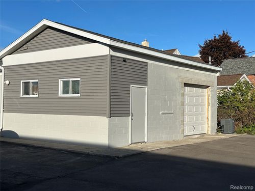 1612 Lapeer Ave, Port Huron, MI, 48060-4150 | Card Image