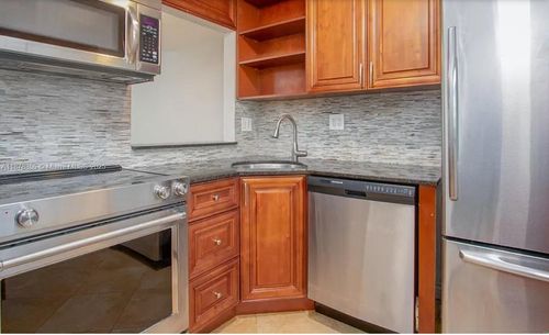 apt-8-633 Ne 2nd Ave, Fort Lauderdale, FL, 33304-2667 | Card Image