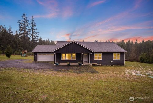 981 Schaffran Rd, Castle Rock, WA, 98611-9707 | Card Image