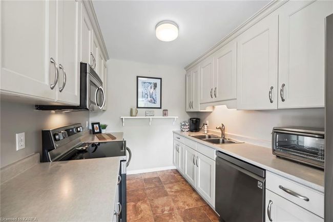 207 - 130 Wright Cres, House attached with 2 bedrooms, 2 bathrooms and 1 parking in Kingston ON | Image 20