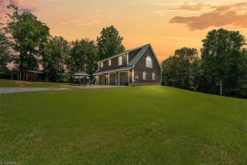 924 Delta Dr, Randleman, NC, 27317-9404 | Card Image