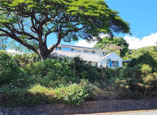 2056 Manoa Rd, Honolulu, HI, 96822-2121 | Card Image