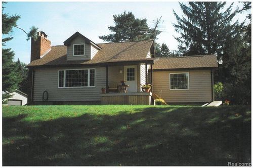 5133 Howard Lake Rd, Addison Twp, MI, 48367-1209 | Card Image