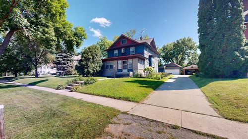 216 Litchfield Ave Se, Willmar, MN, 56201-3631 | Card Image