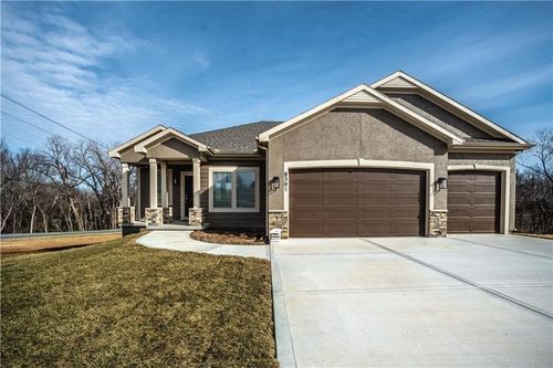 31432 W 85th Ter, De Soto, KS, 66018-9103 | Card Image