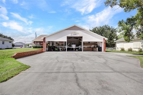 6910 Circle Dr, Fort Myers, FL, 33905-7639 | Card Image