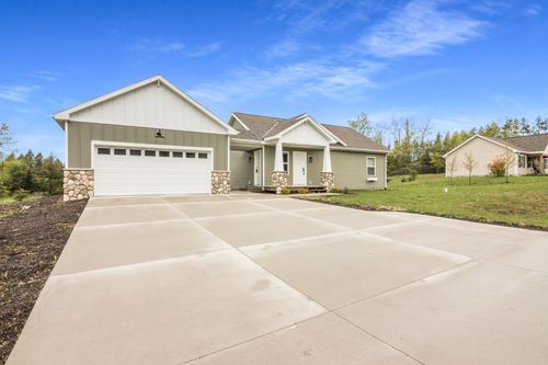 8516 S Olivia Dr, Maple City, MI, 49664-8802 | Card Image