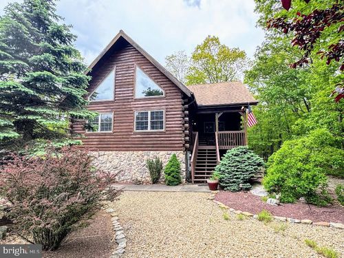 100 Glenn Eagles Dr, Hazle Township, PA, 18202-9532 | Card Image
