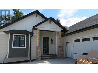 3230 Patterson St, House other with 3 bedrooms, 2 bathrooms and 2 parking in Armstrong BC | Image 2