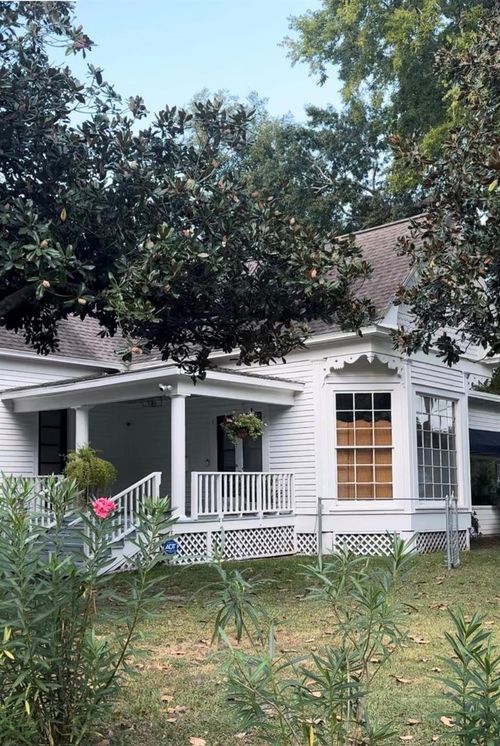 2421 Avenue G, Bay City, TX, 77414-6020 | Card Image